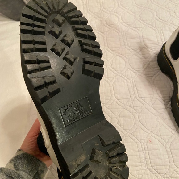 ❌SOLD❌ Dr. Martens 2976 Quad Chelsey boots in white. - Picture 5 of 8